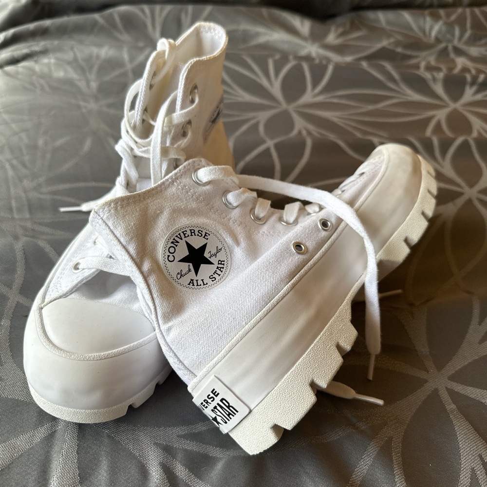 White Chuck Taylor All Star Lugged
US W6